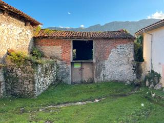 Masia a Carretera de la iglesia 7. Conjunto de 3 propiedades a rehabilitar en parres