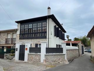 Casa en Lugar po 65a. en la costa llanisca!! casa tpica asturiana con patio!!