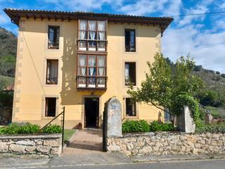 Masia a Travesía de panes 212. Casona de indianos en los picos de europa