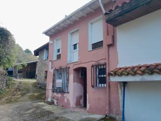 Casa adossada a Travesía de panes 212. Casa para reformar en narganes peñamellera baja