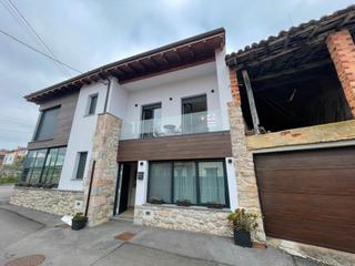 Casa aparellada a Calle cué 30. ¡¡ oportunidad unica reestrena tu casa en andrin !!