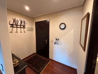 Apartament en Avenida la paz 35. Apartamento en entresuelo  con garaje a 5 minutos del centro de