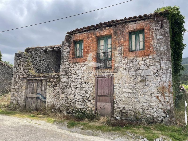 Foto db4b1964-c400-4832-9524-2b17d1a7e767. Casa a calle san roque 55 a Llanes pueblo Llanes