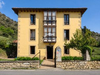 Casa  Calle narganes. Casona de indianos en los picos de europa