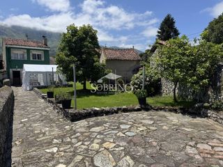 Maison à Calle parres 1. Vivienda con jardin a 2km de llanes