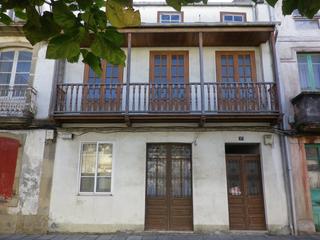 Casa aparellada a Viveiro. Precio negociable