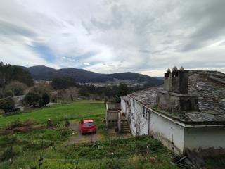 Casa adossada a Viveiro. Proxima a viveiro