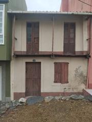 Casa adossada a Viveiro. Casa pequeña con finca cerca de la playa