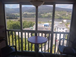 Appartement à Viveiro. Piso grande con vistas despejadas al rio landro  y a la ria de v