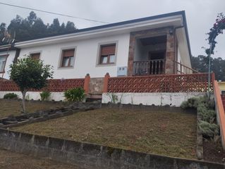 Maison à Viveiro. Casa nueva con patio y  vistas al mar