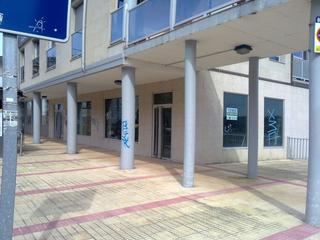 Local commercial à Avenida fonteculler 28