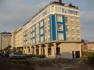 Lloguer Aparcament cotxe a Avenida vilaboa 152. Se alquila plaza de garaje muy amplia