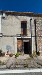 Casa adossada a Chert / Xert. Vivienda con excelente ubicación para reformar en enroig, chert/