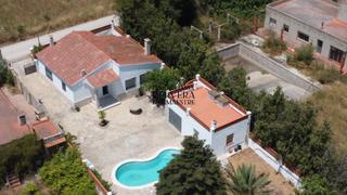 Maison en San Rafael del Ro. Encantadora chalet con jardin, piscina y almacen en una zona tra