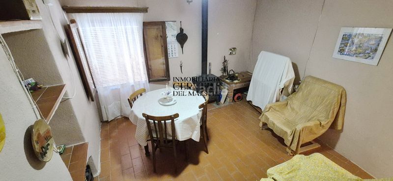 Foto 202d005a-ef34-4ee9-a0f2-7b806210db72. Casa adossada a Rossell