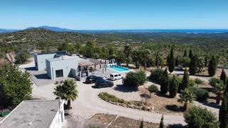 Chalet in Cervera del Maestre. Villa con piscina privada en ubicación privilegiada con vistas p