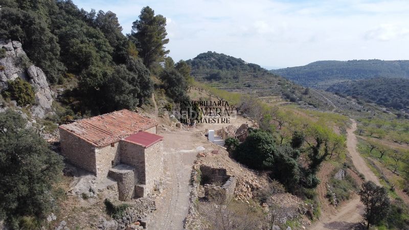Foto ca98518c-2420-4a75-aec9-43f5a1388003. Masia a Sierra Engarcerán