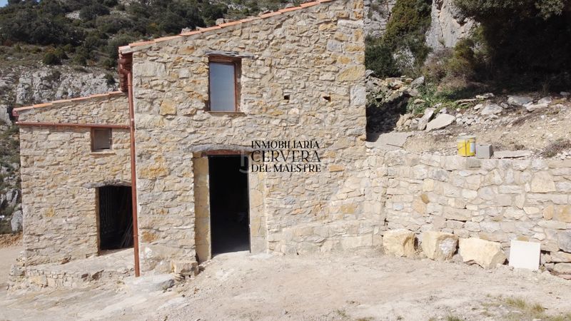 Foto d9760a1e-501d-4372-98ff-4e58bf104a5e. Masia a Sierra Engarcerán