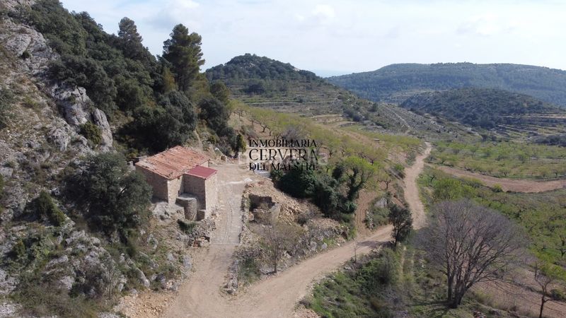 Foto f6aea630-5273-4e38-b91b-6b14f82c04f0. Masia a Sierra Engarcerán