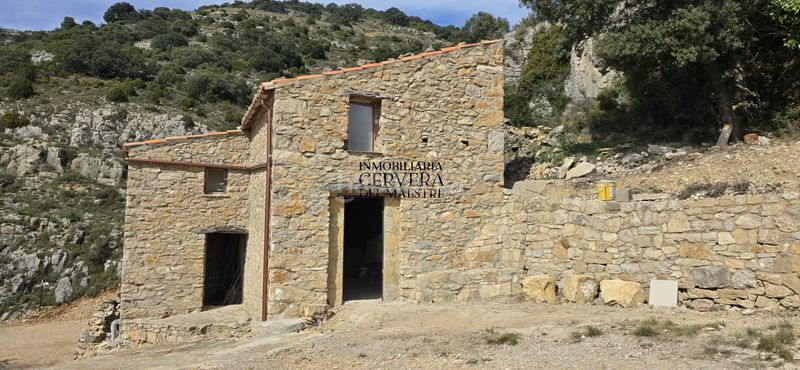Foto f708e102-4a8d-4dfe-ac87-82967b997fcc. Masia a Sierra Engarcerán