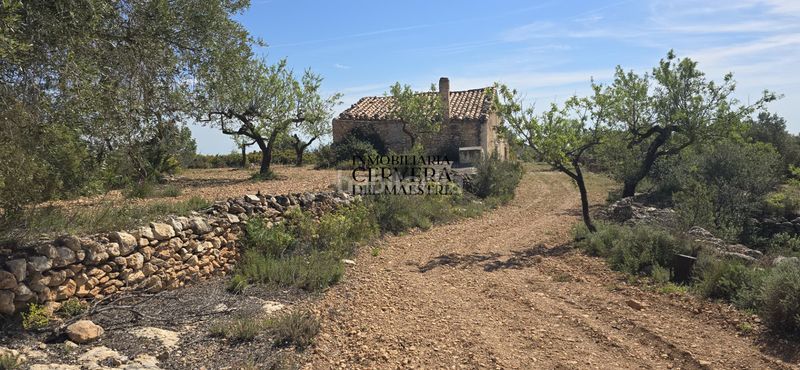 Foto e37e1710-50e8-4718-9bd2-13485a2370f0. Masia a Sierra Engarcerán