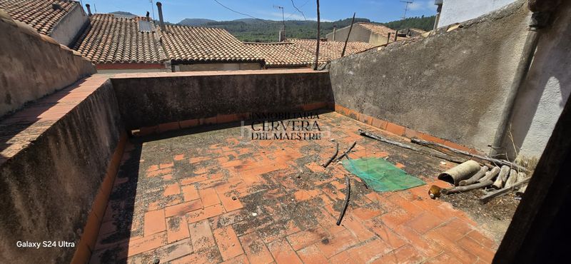 Foto b0bc65ad-8bff-480e-8b2f-366706dd0186. Casa adossada a Xert