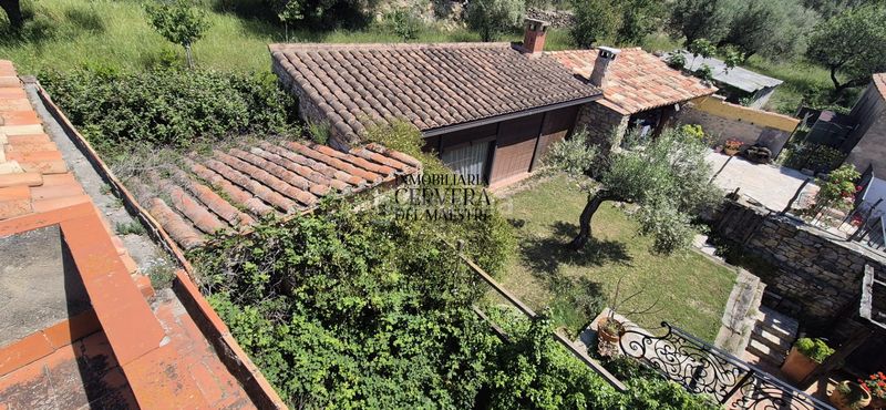 Foto c6f2bf6d-c2e7-4a87-8a8f-97089b1a2437. Casa adossada a Xert