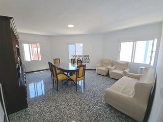 Apartament a Puerto. Apartamento de 100m2 cerca de la playa y el puerto ubicado en be