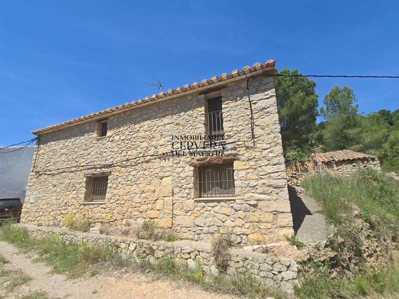 Foto a8bfc744-12b7-40a8-908d-2764319f3e93. Casa a Sierra Engarcerán