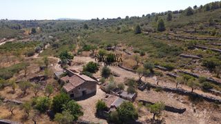 Bauernhof in Vall d´Alba. Conjunto de cuatro masias para rehabilitar con terreno ubicada e
