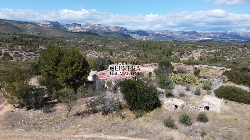 Foto 8b9cd3e0-da76-43f3-a14d-8e0b3778ffdd. Masia a Canet lo Roig