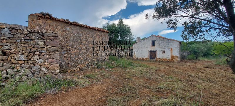 Foto d2fc8e52-250b-4f46-8179-2e0ec5c543e4. Masia a Sierra Engarcerán
