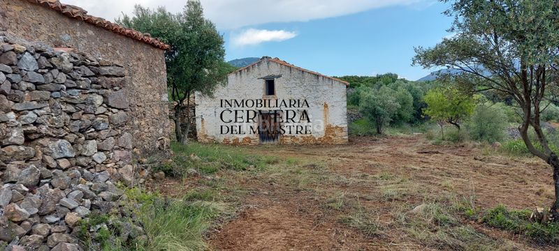 Foto f9d89853-2f54-4bd7-b87d-e71a60b40937. Masia a Sierra Engarcerán
