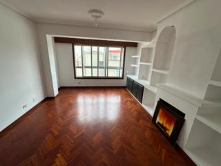 Flat  Juan montes. En la zona de la gaiteira y los castros, pegado a la avenida de