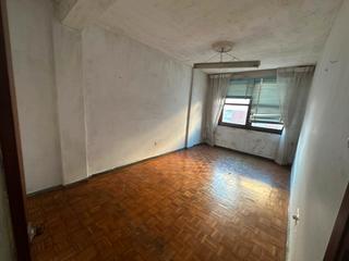 Appartement à Agra del Orzán - Ventorrillo. En la zona comercial urbana en la misma calle barcelona, dispone