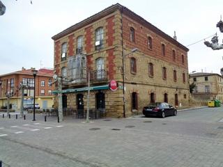 Masia  Avenida de la paz. Casona con terreno y local bar