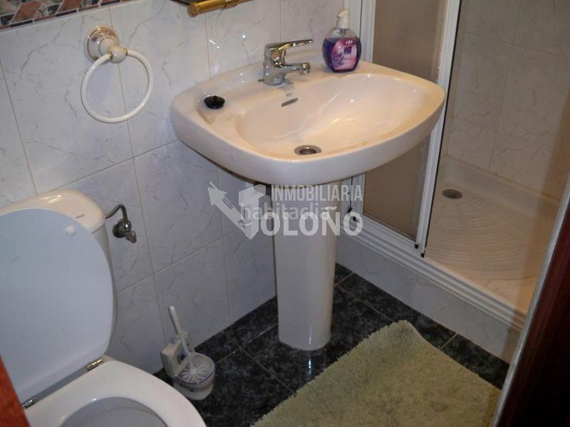 Foto 1ee71ab9-97cc-46f2-8e73-015050a46c3b. Locale commerciale con riscaldamento in Rodezno