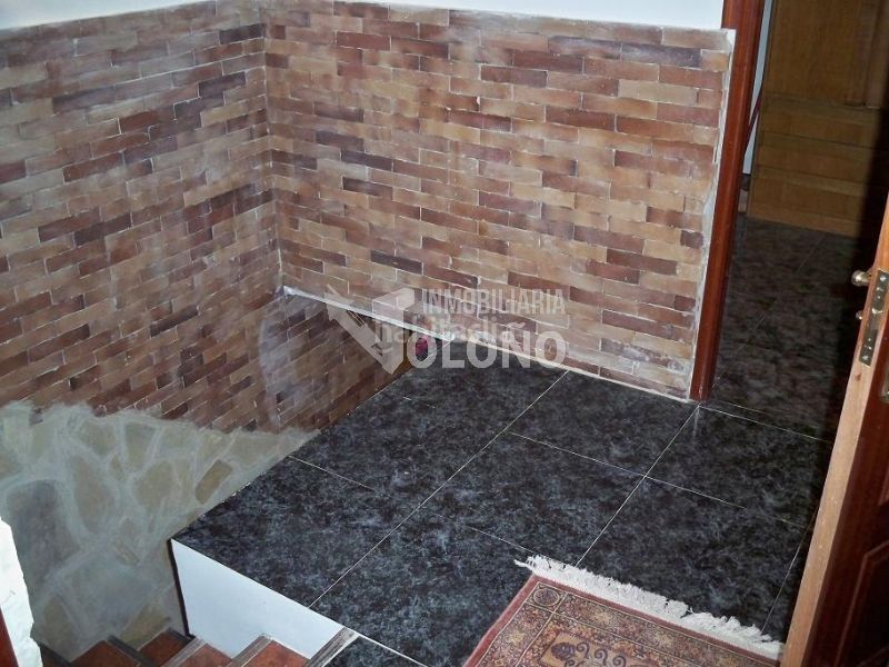 Foto b28309c8-db60-47e6-86f6-837a6b084fb4. Locale commerciale con riscaldamento in Rodezno