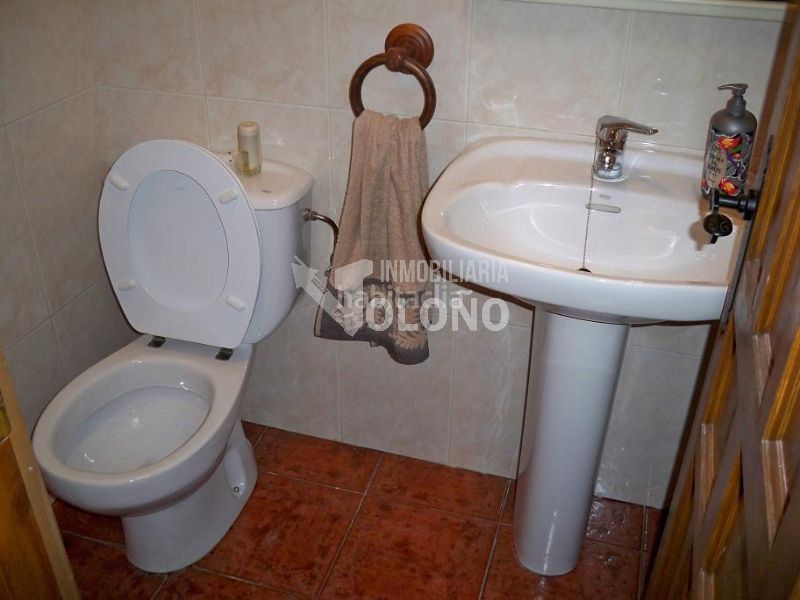 Foto ff76e56b-b8c8-47cc-a64f-0c1030fddeea. Locale commerciale con riscaldamento in Rodezno
