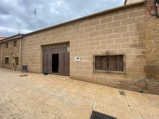 Posto auto in Cuzcurrita de Río Tirón. Amplia lonja en el centro del municipio