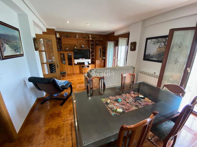 Foto 153e5a1a-e1e4-4145-9851-cd21e925a6df. Chalet dans arco de toloño kalea 3 dans Labastida