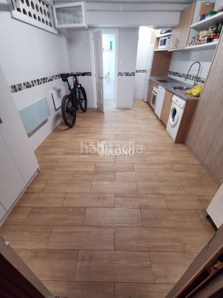 Foto 42a3b276-9646-4574-9387-fe180c741994. Aparcament cotxe a Labastida