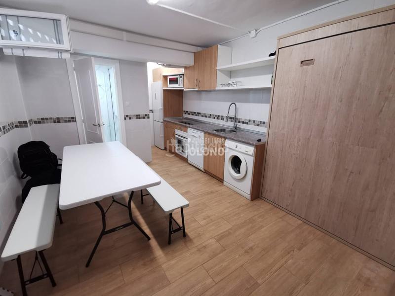 Foto e0d04723-518d-4d6b-afc6-e68bc413ffe3. Parking coche en Labastida