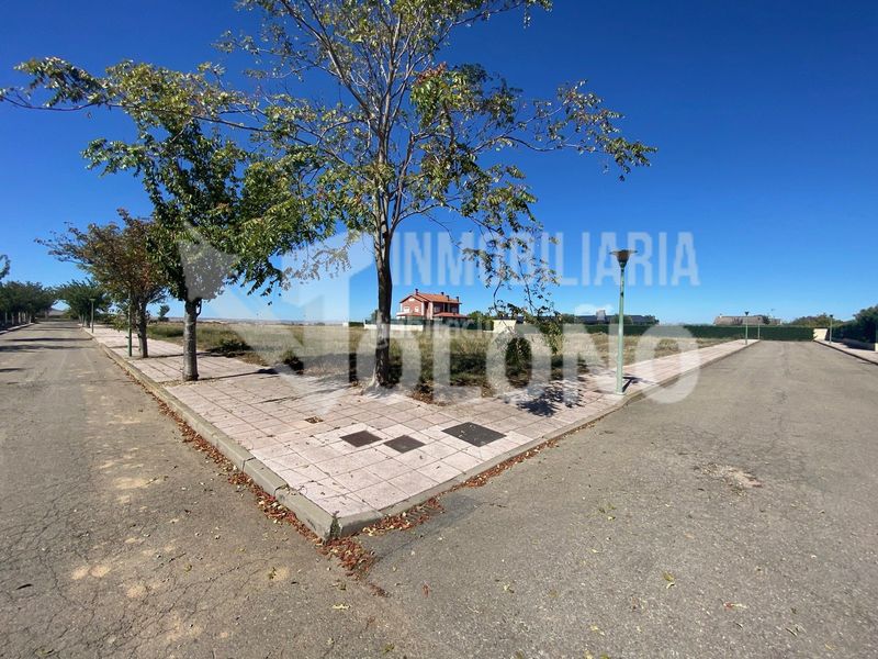 Foto f3f0d86f-51ac-48b5-92e9-5288a1ad2288. Terreno residenziale in avenida de haro 57 in Santo Domingo de la Calzada