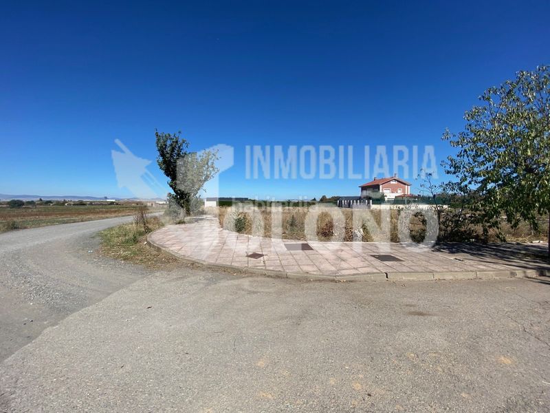 Foto 9b3a46a0-eab5-4614-835b-ea6cc0c94834. Wohngrundstück in avenida de haro 57 in Santo Domingo de la Calzada