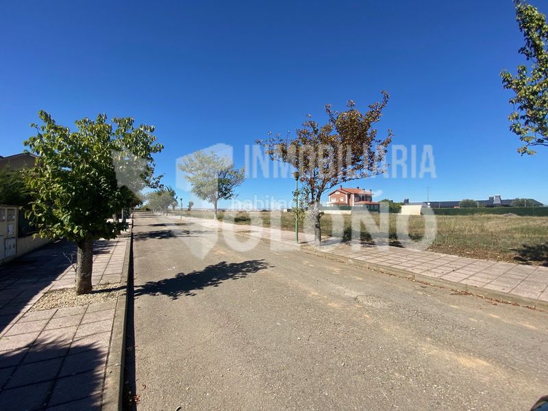 Foto eaeda0d6-3114-42ae-97c7-94c69aab80c8. Wohngrundstück in avenida de haro 57 in Santo Domingo de la Calzada