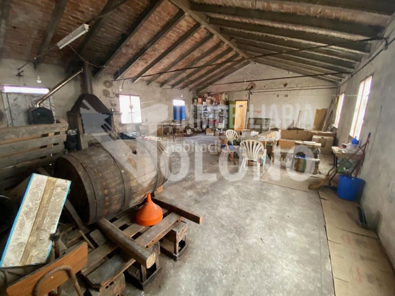 Foto f6633eb3-7f03-452d-a8dd-819f48011624. Industrial building in calle prado 10b in Castañares de Rioja