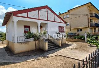House in Avenida de la rioja 64