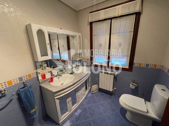 Foto 518a1ce8-7733-43f5-8597-d8b597d58008. Chalet en carretera uruñuela 25 chalet individual en Nájera