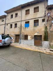 Casa  Calle el pilar. Casa entera para reformar.